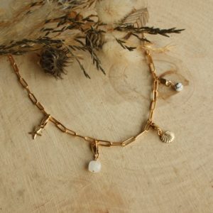 Collier chainette Ines avec perles et breloques de Tik Tik création